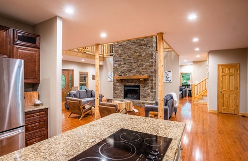 Fayetteville Cabin | Family-friendly spacious cabin in gated community overlooking the NRG Bridge