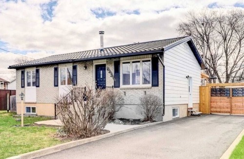 Longueuil House | Family-Friendly Spacious 2BR Cozy Basement suite | Near Attractions | Sleepsn5