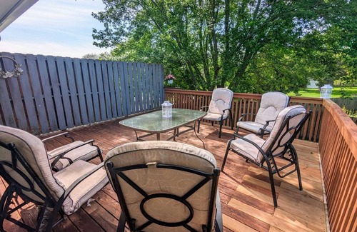 Burnsville House | Family-friendly, spacious with deck & fence,n centrally located near MSP airport