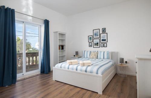 Gudja Apartment | Family-Friendly Spacious Townhouse with Garden - Close to Airport