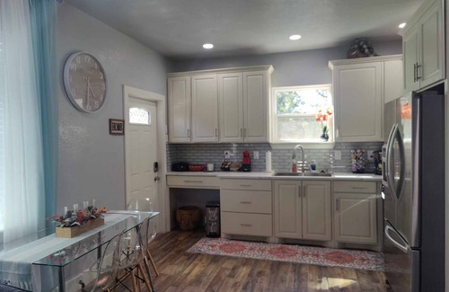 Burleson House | Family-friendly stand alone apartment in a peaceful Suburb .