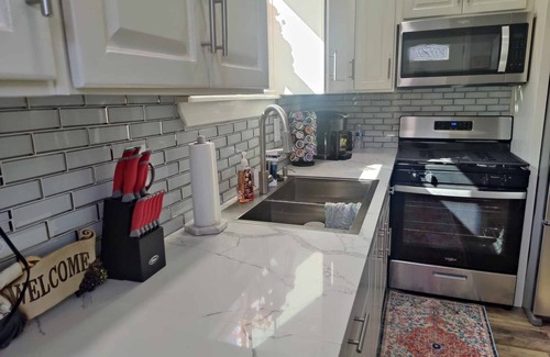 Burleson House | Family-friendly stand alone apartment in a peaceful Suburb .