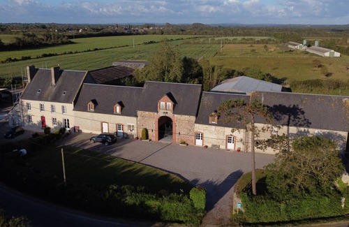 Ravenoville Cottage | Family-Friendly Stone Farmhouse with Garden near Utah Beach