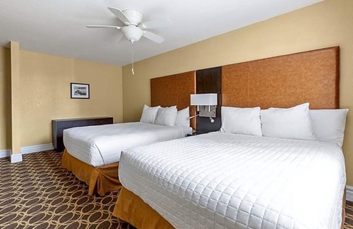 Corte Madera Hotel | Family-Friendly Suite | Outdoor Pool | Free Parking | Courtyard | BBQ Area