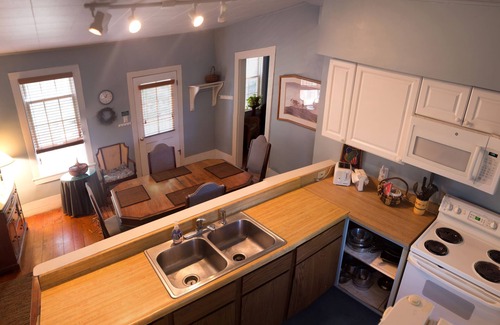 Frankfort House | Family Friendly Suite a block from Lake Michigan