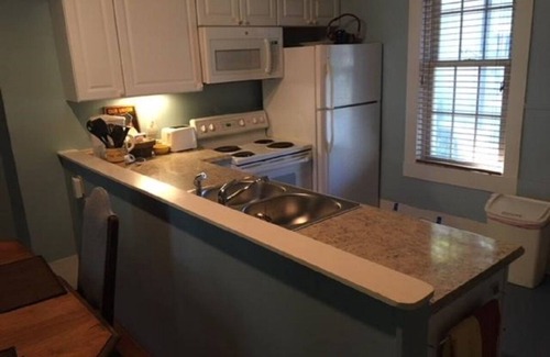 Frankfort House | Family Friendly Suite a block from Lake Michigan