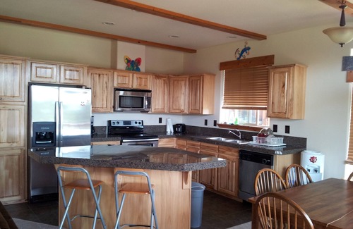 Parkland Beach Cabin | Family friendly summer town Parkland Beach