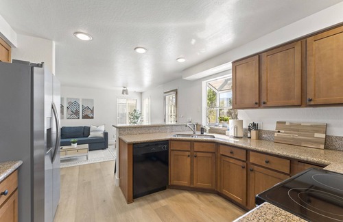 Northwest Reno House | Family Friendly! The Peachtree House, Reno's Scandinavian Haven