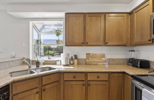 Northwest Reno House | Family Friendly! The Peachtree House, Reno's Scandinavian Haven