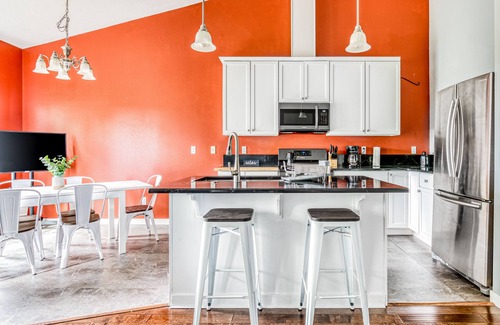 Happy Valley House | Family-Friendly Townhouse with High-Speed WiFi, and Washer/Dryer