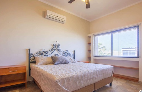 La Paz House | Family-friendly Townhome, Patio, Beach 4 Blocks!
