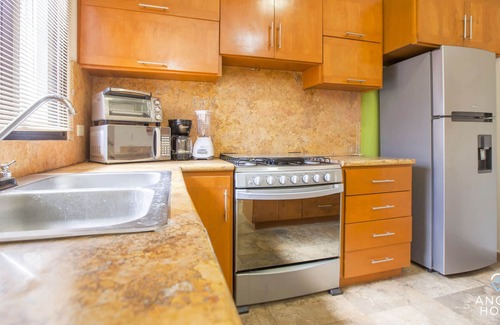 La Paz House | Family-friendly Townhome, Patio, Beach 4 Blocks!