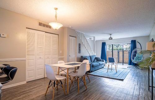 University House | Family Friendly Townhome near USF