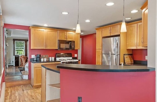 Methuen House | Family-Friendly Townhouse on the Merrimack River