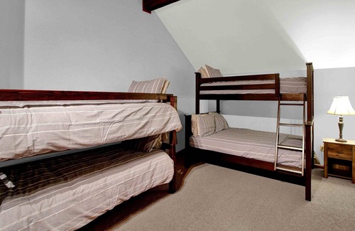 New Meadows House | Family Friendly Tree House Cabin