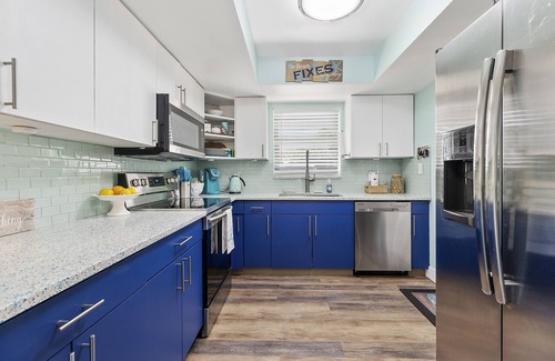 Stuart House | Family-Friendly Tropical Oasis by Downtown & Beach with Gorgeous Backyard