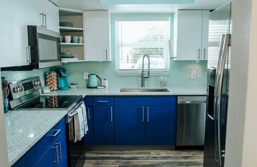 Stuart House | Family-Friendly Tropical Oasis by Downtown & Beach with Gorgeous Backyard