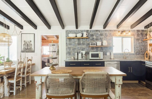 Arrowbear Lake House | Family-friendly retreat conveniently located near Snow Valley!
