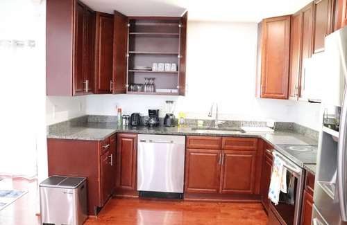 Fairmount Heights House | Family friendly-4Bedroom house, free 2 car driveway/street parking DC &VA acess.