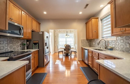 Rio House | Family-friendly single home/Walking distance to shopping center and restaurants