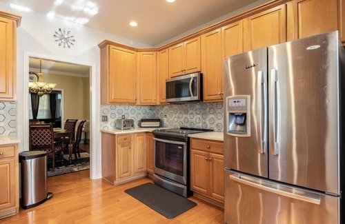 Rio House | Family-friendly single home/Walking distance to shopping center and restaurants