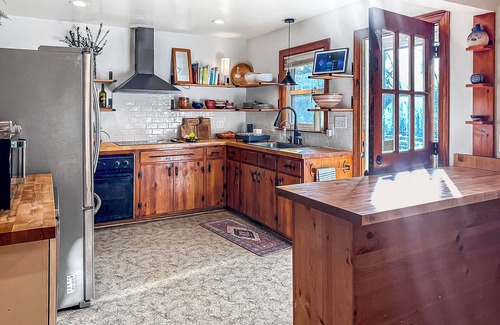 Charlottesville House | Family-Friendly Home Near UVA Toys, Trampoline, Pet-Friendly