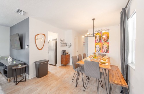 Survey Creek Apartment | Family-Friendly Condo– Sleeps 11 - Palm Wave Stays