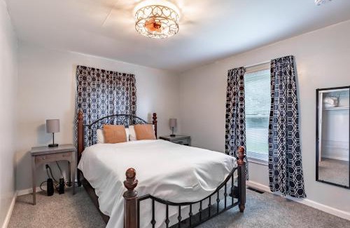 Maryland Heights Apartment | Family-Friendly 2BR Cottage Near Creve Coeur Lake