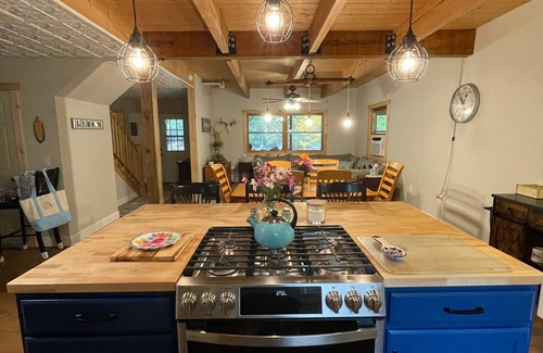 Putnam Station House | Family friendly large mountain home