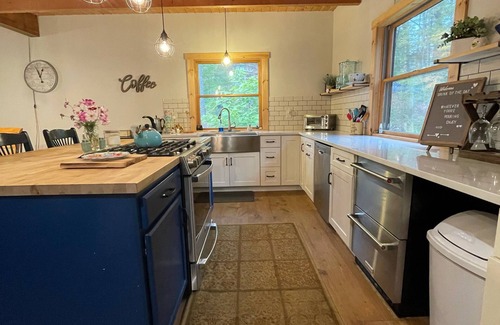 Putnam Station House | Family friendly large mountain home