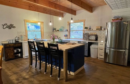 Putnam Station House | Family friendly large mountain home