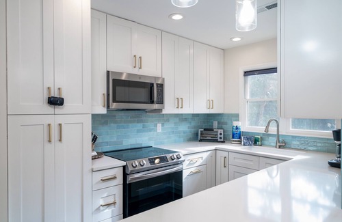 Tarpon Pond House | Family-Friendly 3BR Tarpon Pond Cottage! Amenity Cards! Close to Beach/Pools