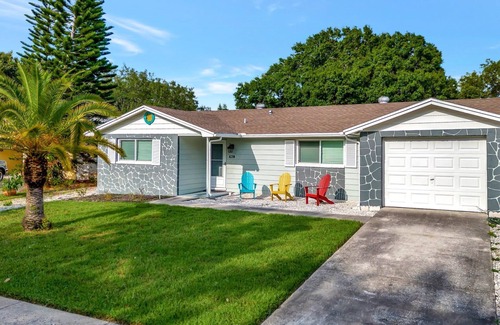 Tarpon Springs House | Family-Friendly Home Near Sunset Beach