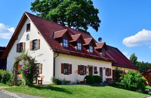 Pullenreuth Apartment | Family-friendly vacation home with 2 separate apartments. Bedrooms