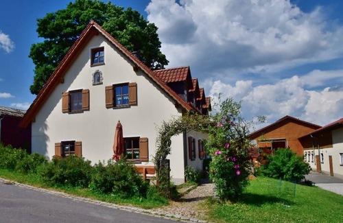 Pullenreuth Apartment | Family-friendly vacation home with 2 separate apartments. Bedrooms