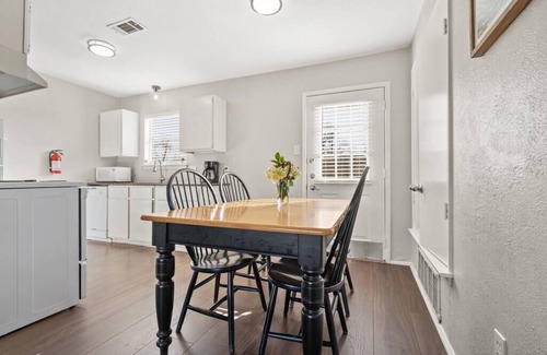 Central Arlington Apartment | Family Friendly & Very Clean! Walk to AT&T Stadium! 2 Queen Beds