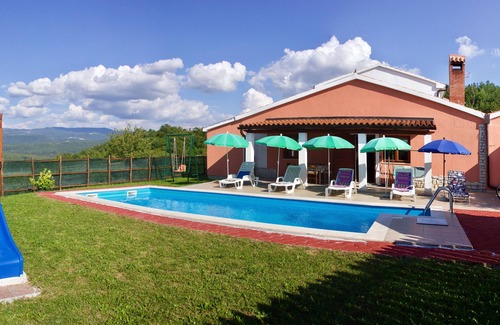 Buzet Villa | Family-Friendly Villa Belvedere with great garden and private pool