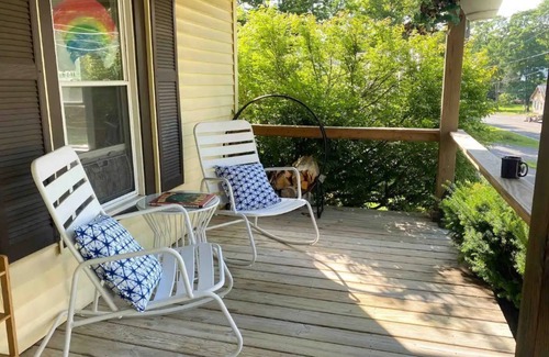 Cornwallville House | Family friendly with fireplace and swingset