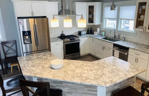 Leland House | Family friendly! Walk to Fishtown, beaches, shops and restaurants.