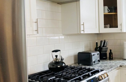 Leland House | Family friendly! Walk to Fishtown, beaches, shops and restaurants.