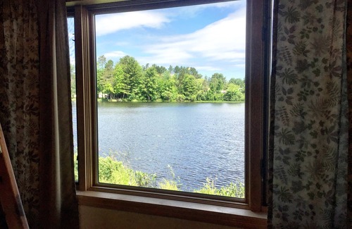 Tomahawk House | Family-friendly! Walking distance to food, shopping, rentals, boat landing.