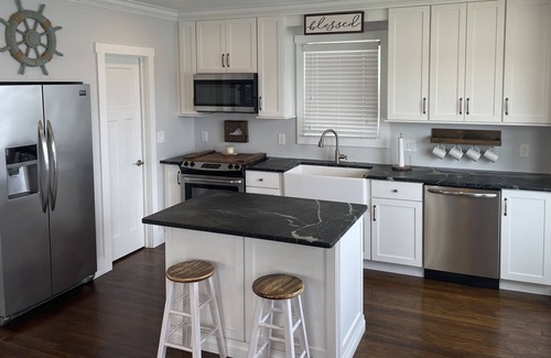 Norfolk House | Family-friendly waterfront home! Amazing views, kayaks, fire pit, boating & more