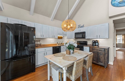 Topping House | Family Friendly Waterfront Home - Private Dock, Kayaks, Fire Pit, Grill, Deck
