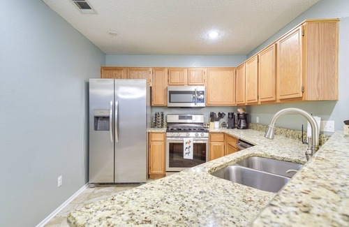 Waxahachie House | Family-Friendly Waxahachie Home w/ Patio & Yard!