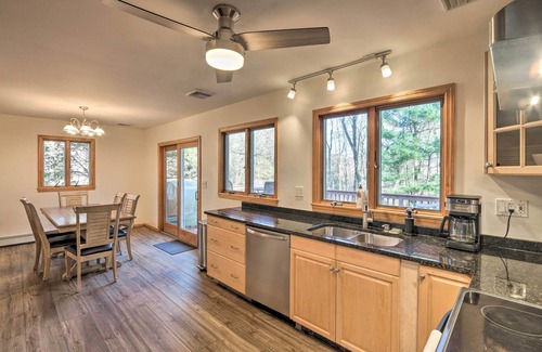Woodbury House | Family-Friendly Woodbury Home with Yard + Deck!