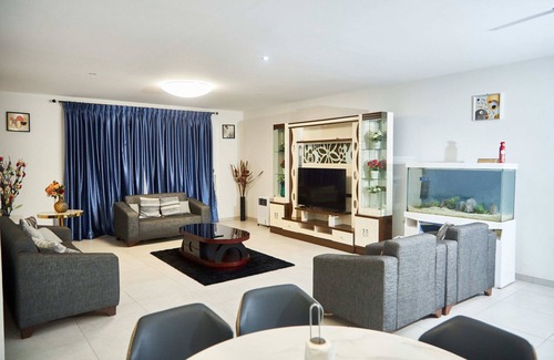 Accra Apartment | Family-Friendly & Work-Friendly Elegant Apartment close to shopping mall & beach