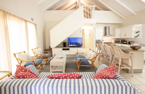 Plettenberg Bay Apartment | Family-friendly tranquil house Plettenberg Bay area. 400m from stunning beach.