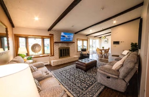 Dayton House | Family & Friends 5 Acre Estate Close to Everything