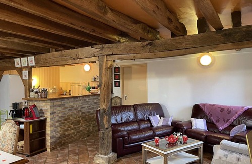 Noyant-d'Allier Cottage | Family-Friends Getaway: Spacious Cottage, Scenic Views, Kid-Friendly Amenities, Close to Attractions