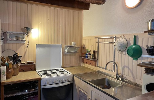 Noyant-d'Allier Cottage | Family-Friends Getaway: Spacious Cottage, Scenic Views, Kid-Friendly Amenities, Close to Attractions